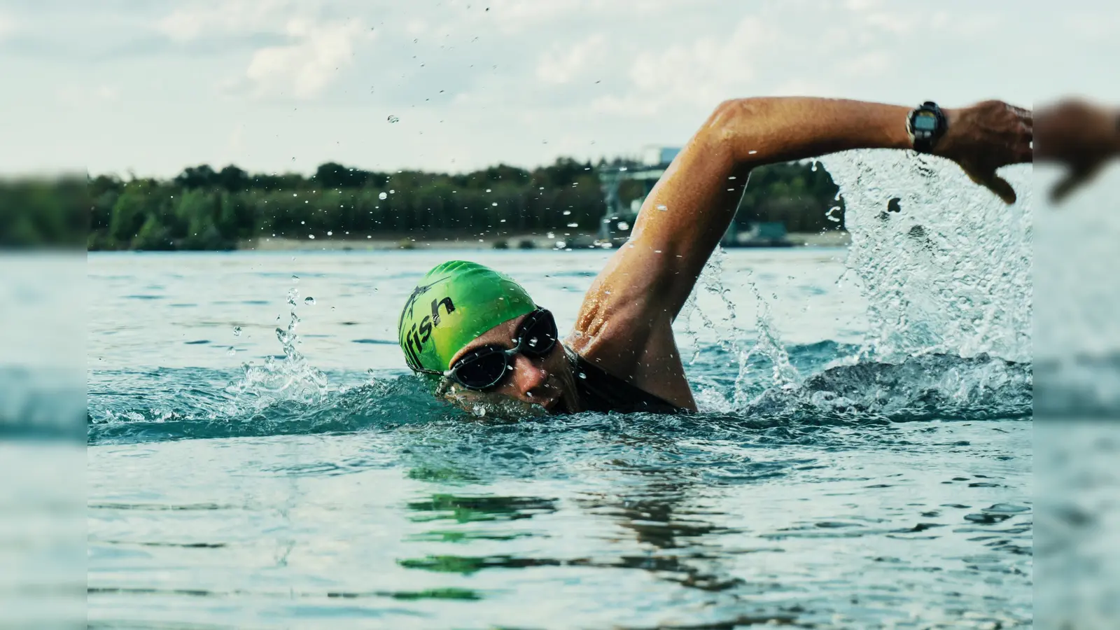 Wegen der strengen Zugangsregeln für die Freibäder weichen viele Schwimmer heuer auf unbewachte Seen oder Flüsse aus. Die BRK Wasserwacht befürchtet, dass die Zahl der Unfälle ansteigt. (Foto: CC0)