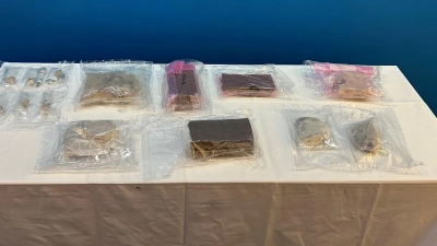 In einer Wohnung in Moosach konnten unter anderem eine beträchtliche Menge Heroin beschlagnahmt werden. (Foto: Polizeipräsidium München)