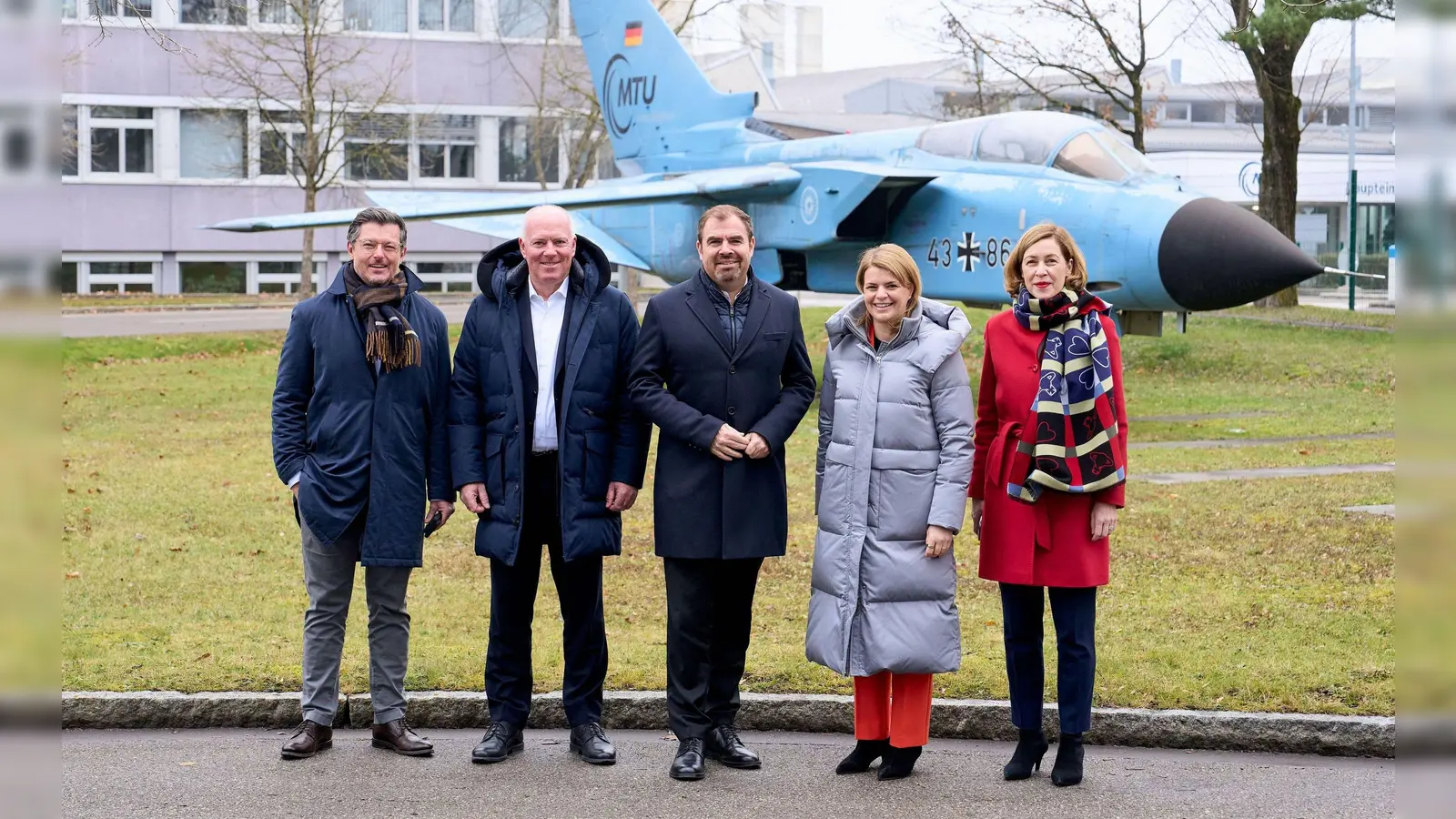 Besuch bei MTU: Marc Sauber, Michael Schreyögg, MdB Florian Hahn, MdB Katrin Staffler und Dr. Sandra Schulz (von links). (Foto: red)