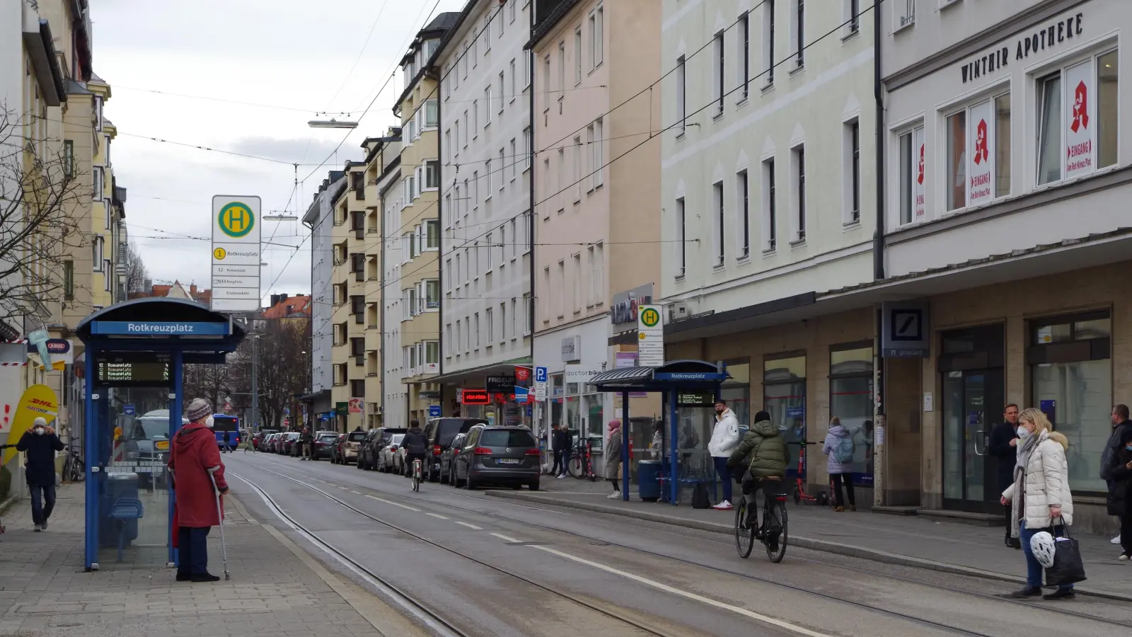 In der Leonrodstraße, zwischen Landshuter Allee und Rotkreuzplatz, soll künftig Tempo 30 gelten, dafür setzt sich der Bezirksausschuss Neuhausen-Nymphenburg ein. (Foto: Beatrix Köber)