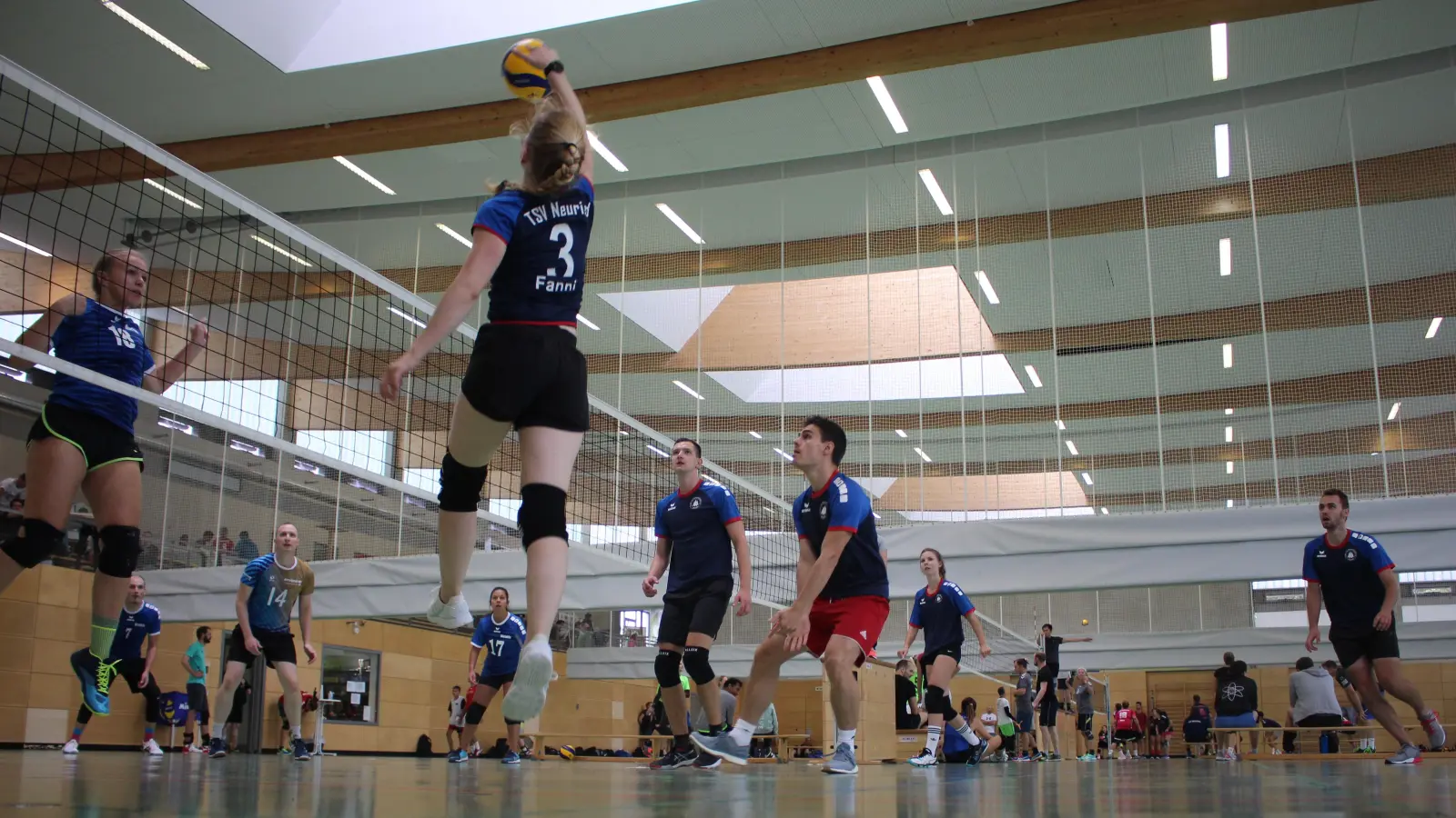 Die „Volleywölfe” des TSV Neuried im Einsatz beim Heimturnier zur Saisonvorbereitung. (Foto: TSV Neuried)