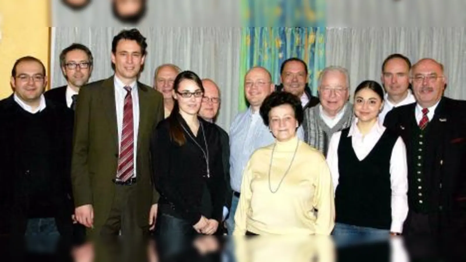 Der Ortsverbandsvorsitzende Reinhold Wirthl (ganz rechts) und der CSU-Kreisvorsitzende Georg Eisenreich (Dritter von links) mit der neuen Vorstandsmannschaft der CSU München-Solln.