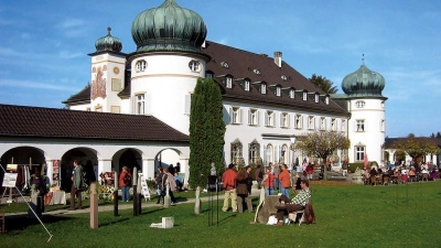 Nach zwei Jahren Coronapause kann die beliebte KreARTiv auf Schloss Höhenried endlich wieder stattfinden. (Foto: KreARTiv)