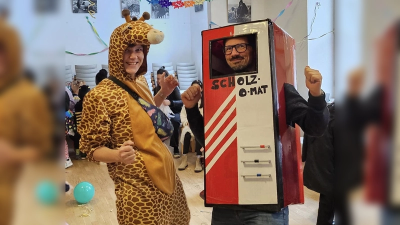 Stadträtin Barbara Likus (links) und Bernhard Goodwin (SPD Schwanthalerhöh) beim letzten SPD-Kinderfasching. (Foto: SPD)