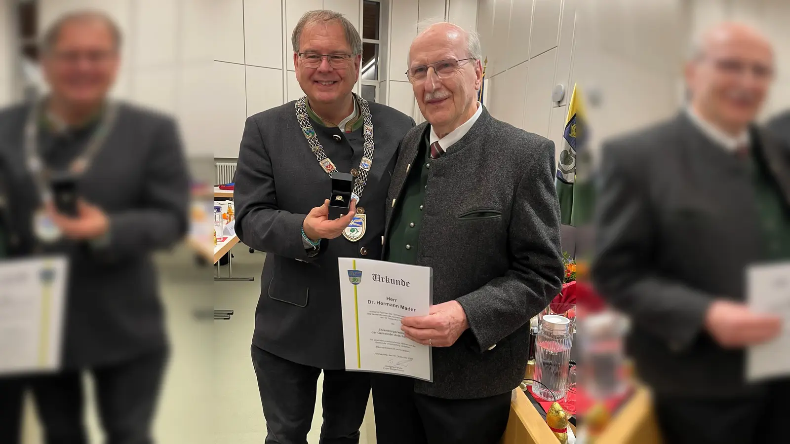 Prof. Dr. Hermann Mader erhielt von Bürgermeister Wolfgang Panzer die Ehrenbürgerwürde verliehen.  (Foto: hw)