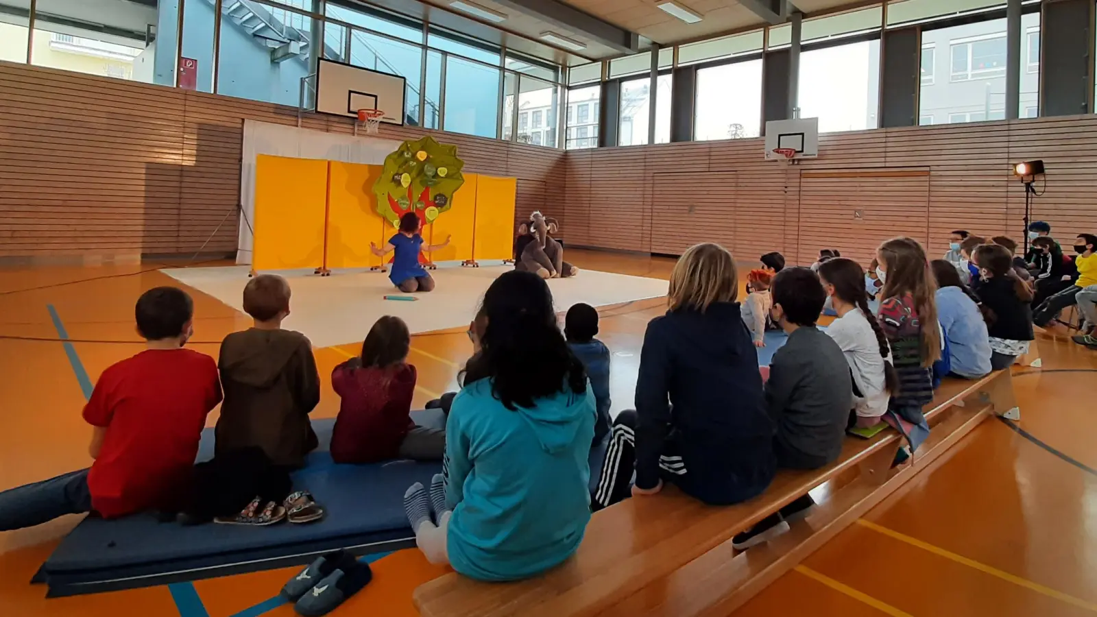 Was ist Frieden?: Die Schüler der Kleinfeldschule haben am Theaterprojekt „Eukitea” teilgenommen. (Foto: Direktion Kleinfeldschule)