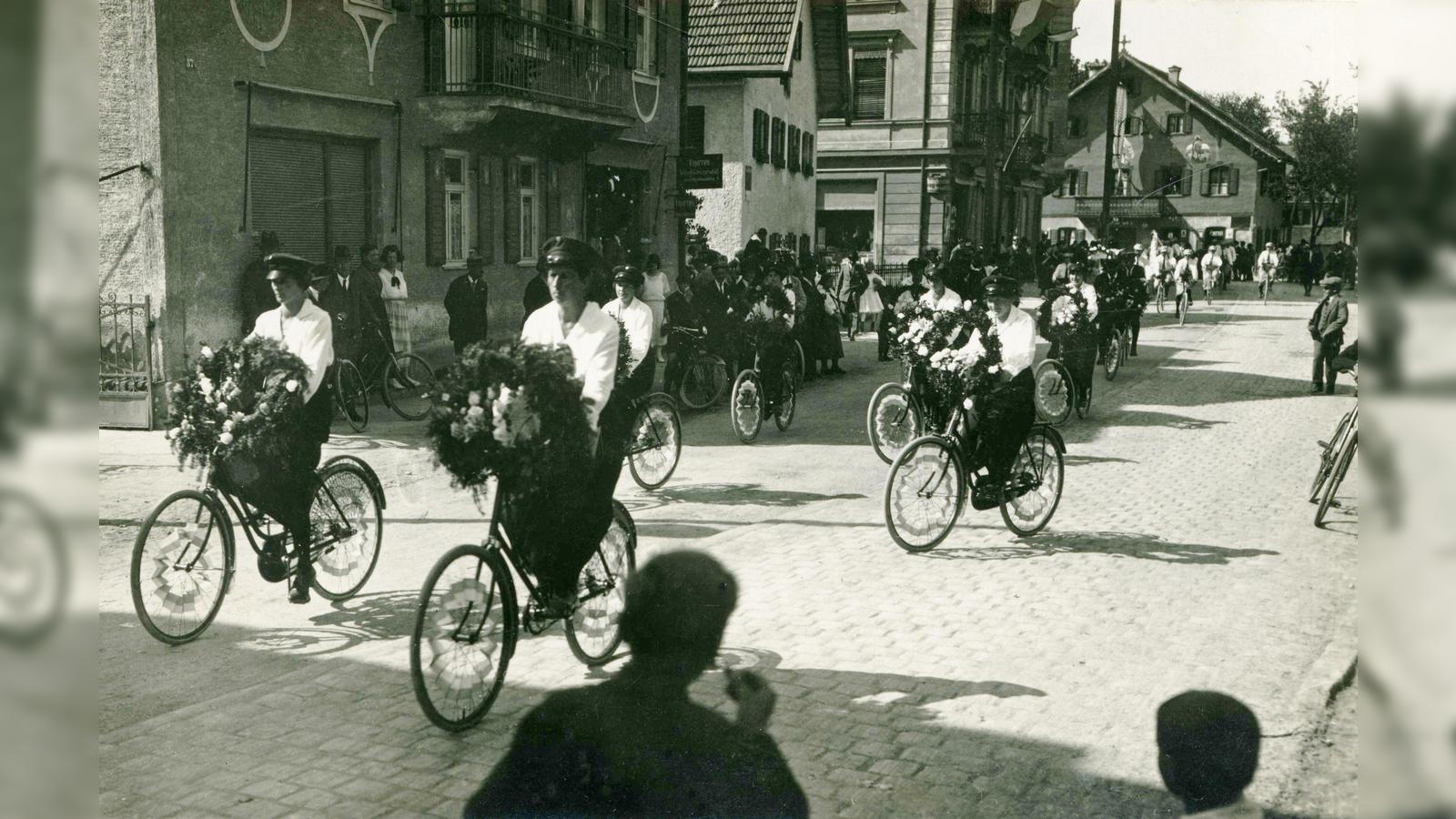 Jetzt-ber-12-000-Fotos-im-Perlacher-Heimatarchiv