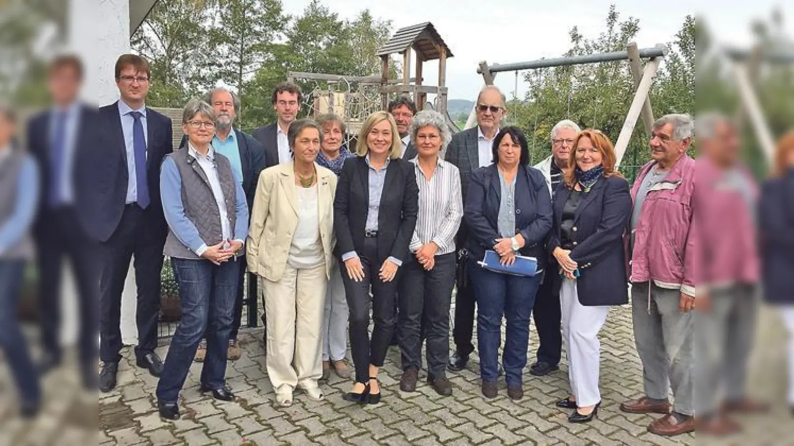 Der neu gewählte Kreisvorstand auf dem Verbandstag des VdK-Ebersberg in Oberndorf.	 (Foto: VdK)