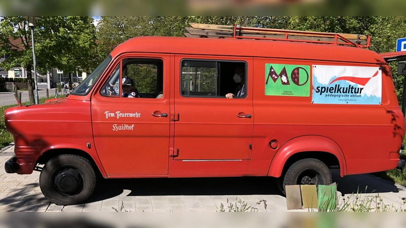 In den Pfingstferien tourt das Feuerrote Kunstmobil wieder mit kostenlosen Angeboten durchs Oberland.  (Foto: Gerd Lepic)