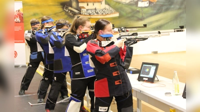 Spannende Wettkämpfe boten die Athletinnen beim Kreissparkassenpokal der Schützen. (Foto:  Michael Gehrman)