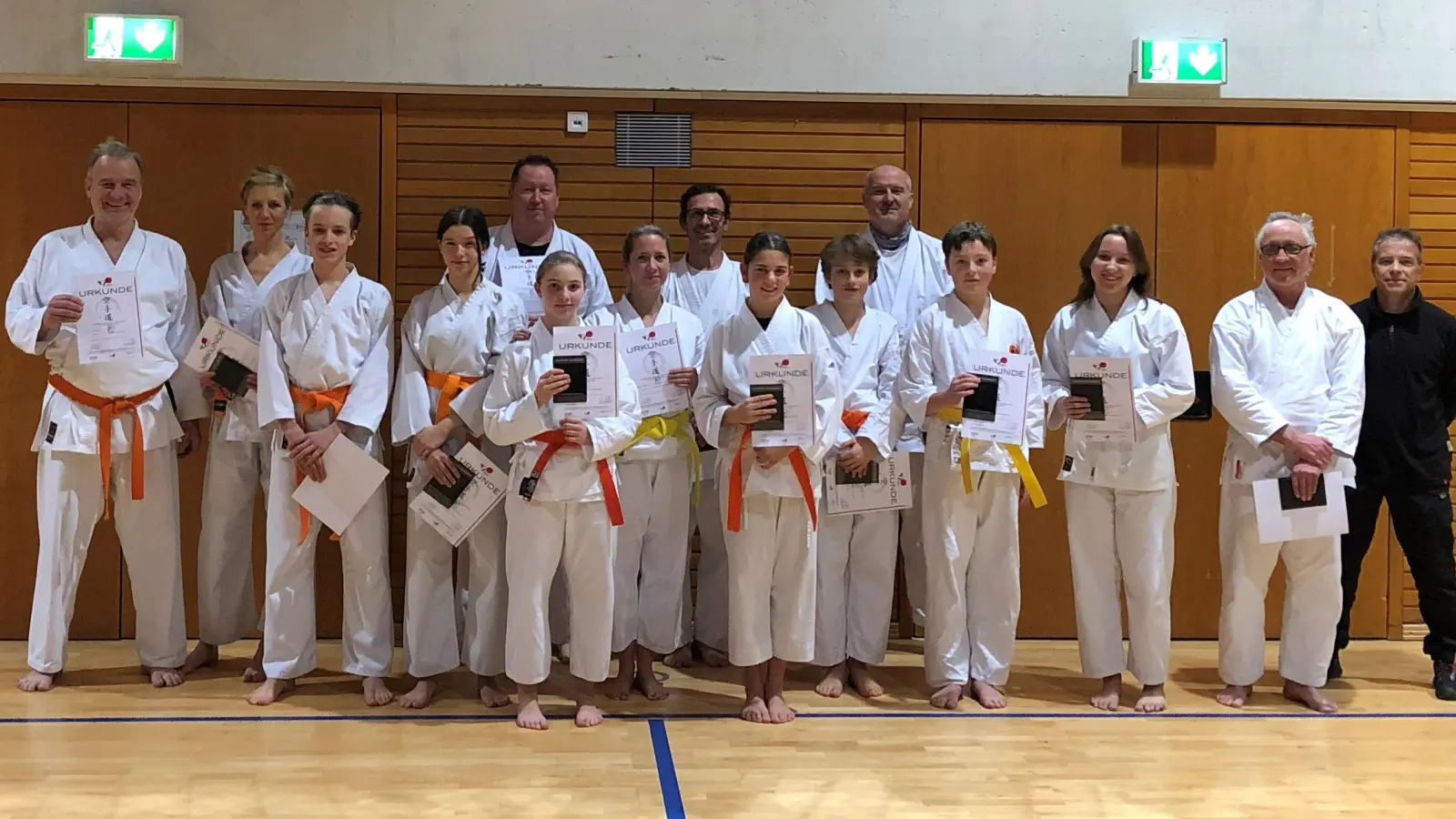 Meisterten ihre Gürtelprüfung: die Herrschinger Karatekas. (Foto: 1. Budo-Verein Herrsching e.V.)