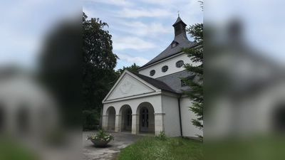 Die Aussegnungshalle im Alten Teil des Waldfriedhosf wurde zu Beginn des 20. Jahrhunderts errichtet. (Foto: Geschichtsverein Hadern)