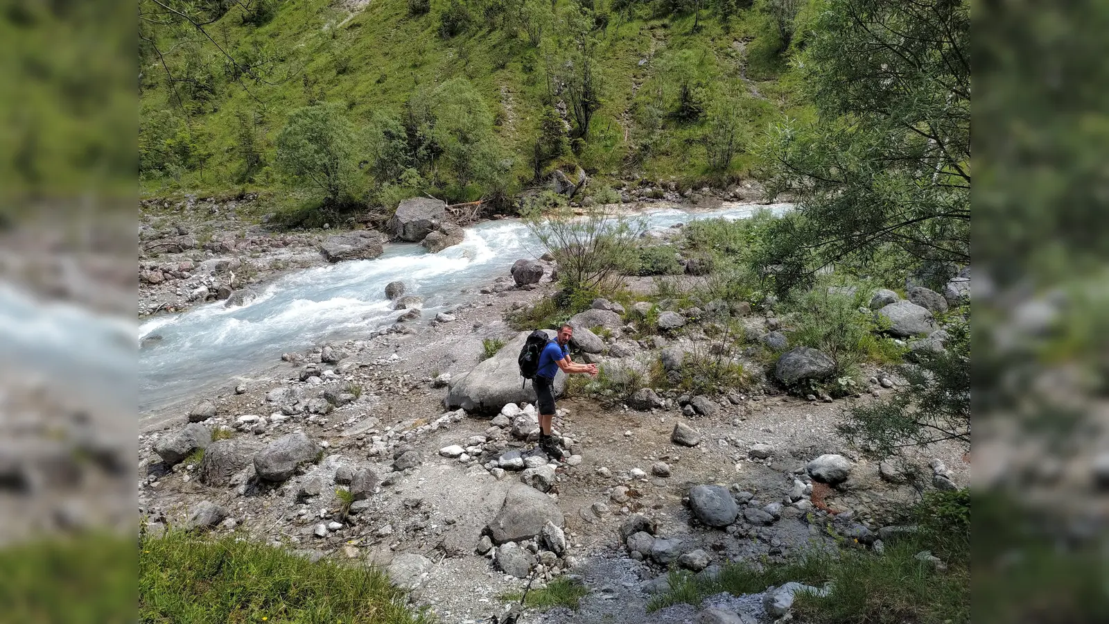 Wer trotz Hitze in die Berge will, muss ausreichend Trinkpausen einplanen. (Foto: Stefan Dohl)