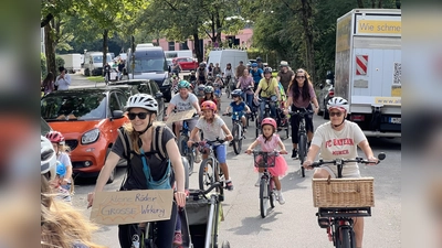 Bei der ersten „Kidical Mass” Fahrraddemo im September radelten rund 100 Menschen mit.  (Foto: © ADFC)