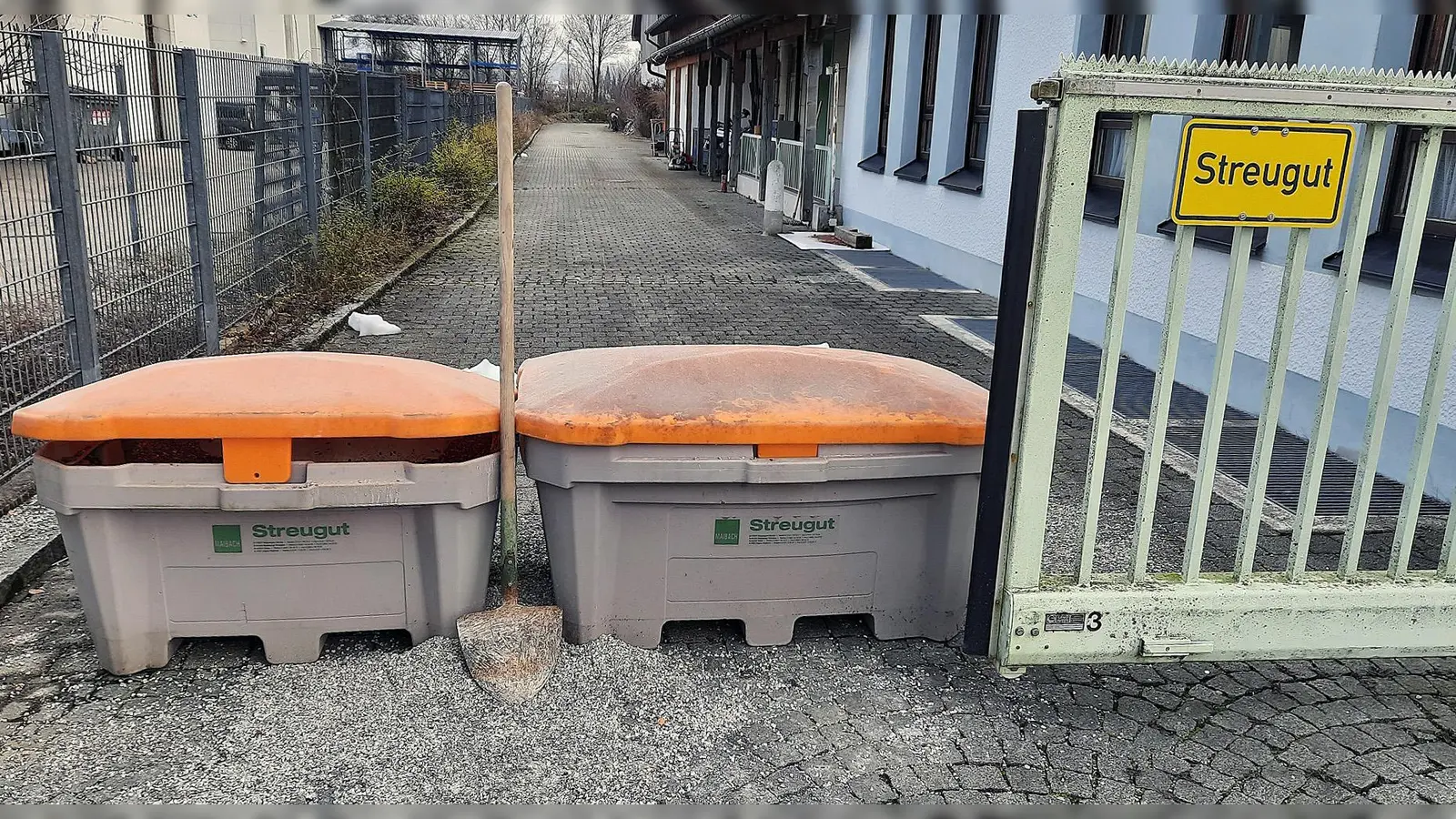 Die Gemeinde stellt Streugut kostenlos zur Verfügung. (Foto: Gemeinde Gilching)