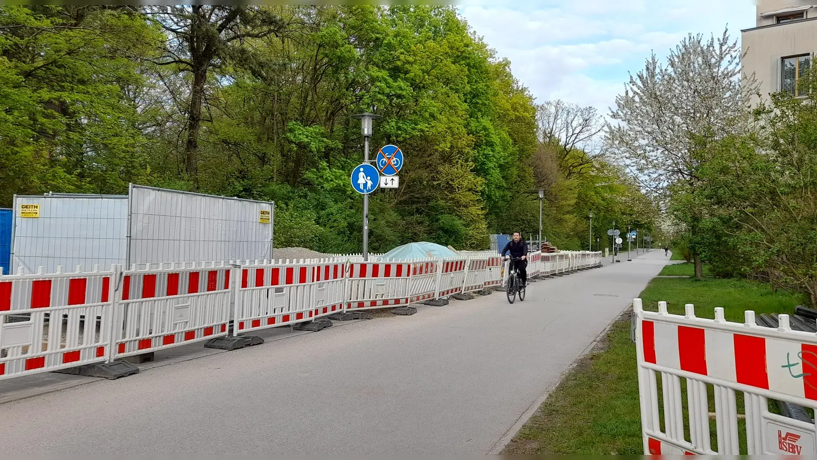 Der Oda-Schäfer-Weg soll wieder aufgegraben werden. Zuletzt säumten 2023 Bauabsperrungen die Straße. (Archivbild: Beatrix Köber)