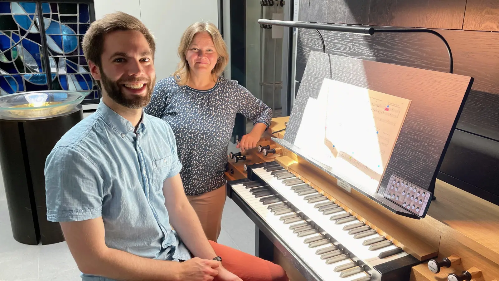 Stephanie Zagler und Hannes Ritschel gestalten das Konzert „Orgel und Wort im Sommer” in der Simeonskirche. (Foto: Markus Raeder)