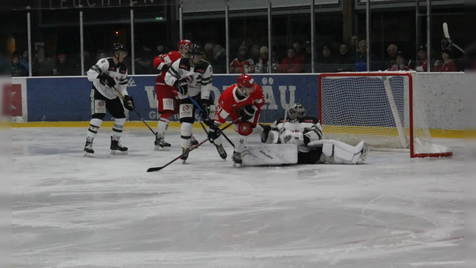 Das Heim-Derby des EHC Klostersee gegen die Erding Gladiators erfährt an diesem Sonntag im Rahmen der Verzahnungsrunde eine Neuauflage.  (Foto: smg )