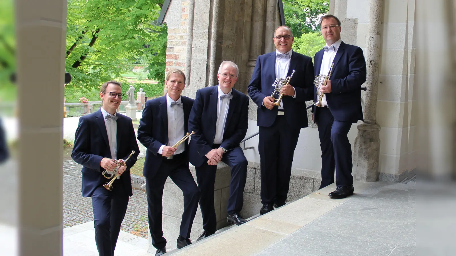 Das Nördlinger Bachtrompeten Ensemble mit Tom Lier (2.v.l.) und Thomas Rothfuß (Mitte). (Foto: © Robert Bernhard )