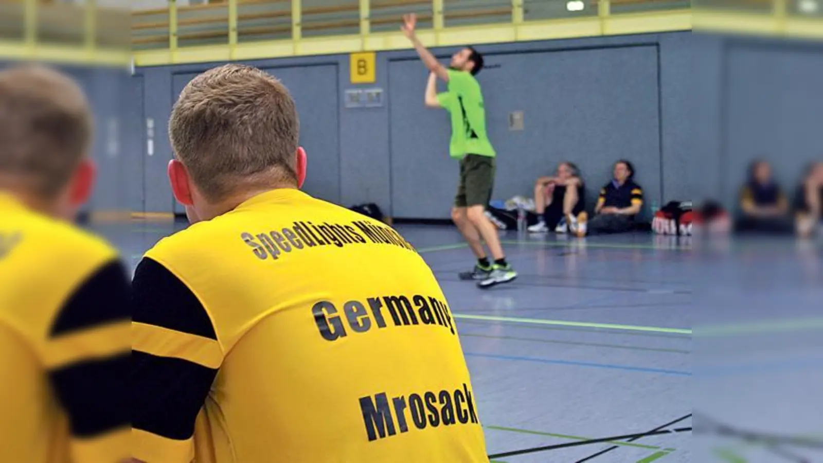 Alexander Mrosack von den SpeedLights beobachtet den Gegner. Er kam im zweiten Spiel im Einzel und im Doppel zum Einsatz.	 (Foto: Verein)