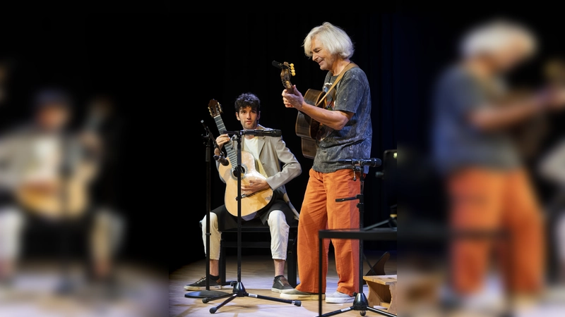 Das Spiel von Manuel Schubert (l.) und Wolfgang Netzer verbindet klassische Virtuosität mit modernen Klangwelten. Eine leuchtende Einheit entsteht. (Foto: © Thomas Lomberg)