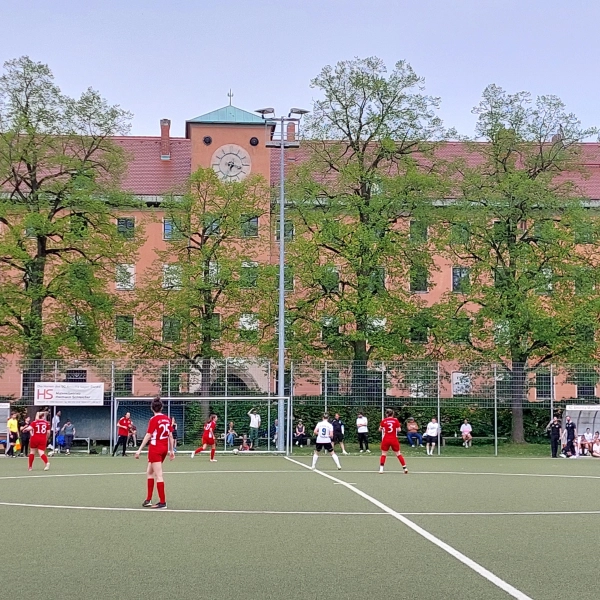 Der SC Amicitia München (rot) kämpft um den Klassenerhalt in der Frauen-Bayernliga. (Foto: bas)