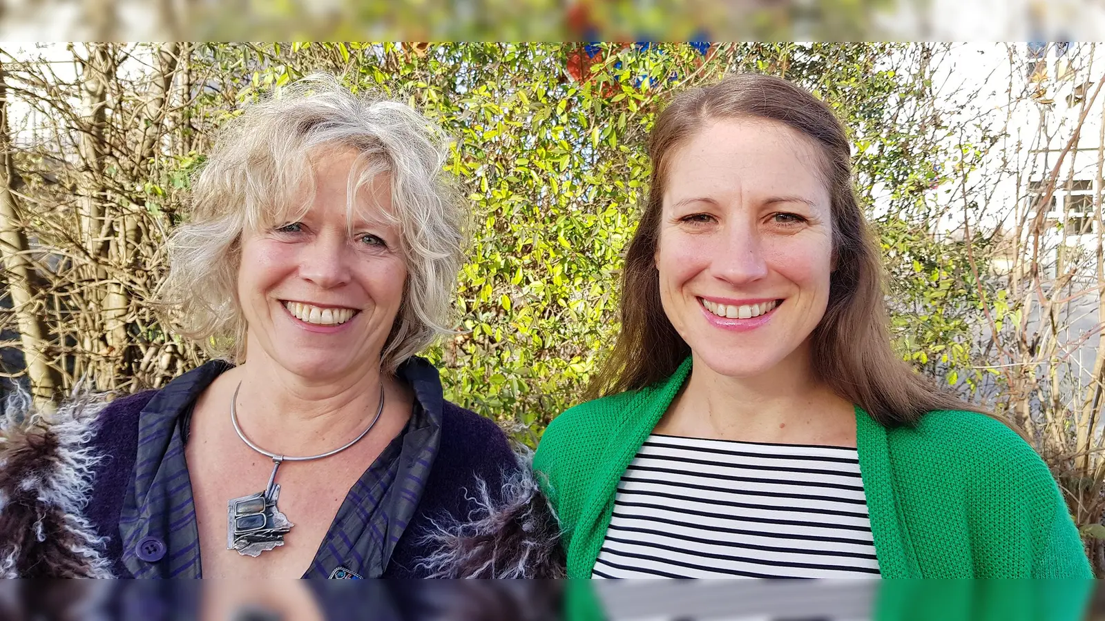 Angelika Bachmann (links) und Marion Eder (rechts) sind das Team Klimabildung bei der Energieagentur Ebersberg-München. (Foto: Benjamin Hahn)