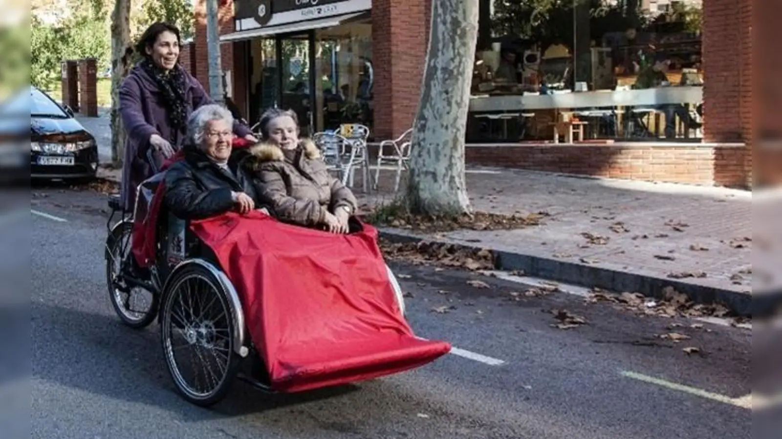 Die Ausflugs-Rikscha des Malteser Hilfsdienstes Weilheim nimmt fahrt auf. Wer mobil eingeschränkten Personen einen ehrenamtlichen Dienst erweisen und die E-Rikscha fahren möchte, kann sich bei den Maltesern Weilheim melden. (Foto: Malteser)