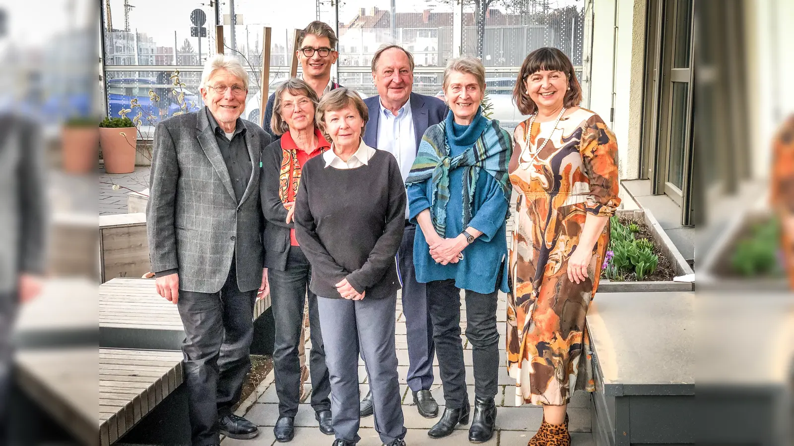 Der neugewählte Vorstand des Kulturforum München-West: v.l. Dr. Ulrich Rosenfelder, Angela Scheibe-Jaeger, Raoul Koether, Birgit Butters, Klaus Herber, Ulrike Turner und Carola Kacybora. (Foto: Kulturforum)