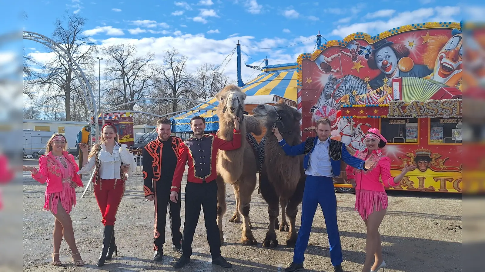 Bunt und vielfältig. Der Circus Salto zu Gast in Erding. (Foto: chö)