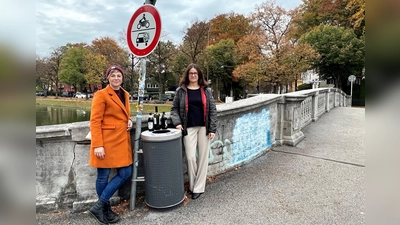 Für weniger Zigarettenkippen und Flaschenmüll an der Gerner Brücke setzen sich Seija Knorr-Köning (links) und Kathrin Abele von der SPD ein. (Foto: SPD/ Volt)