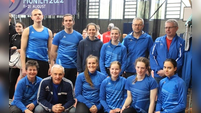 Vorne vl. Trainer Kerstin Weber und Alex Bauer, Simone Schramm, Clara Demmelhuber, Magdalena Reisinger, Sina Raczek. Hinten vl: Miroslav Diachenko, Robert Limmer, Evi Weber, Lilli Weber, Trainer Sebastian Ronczka und Christian Weber. (Foto: C. Weber)