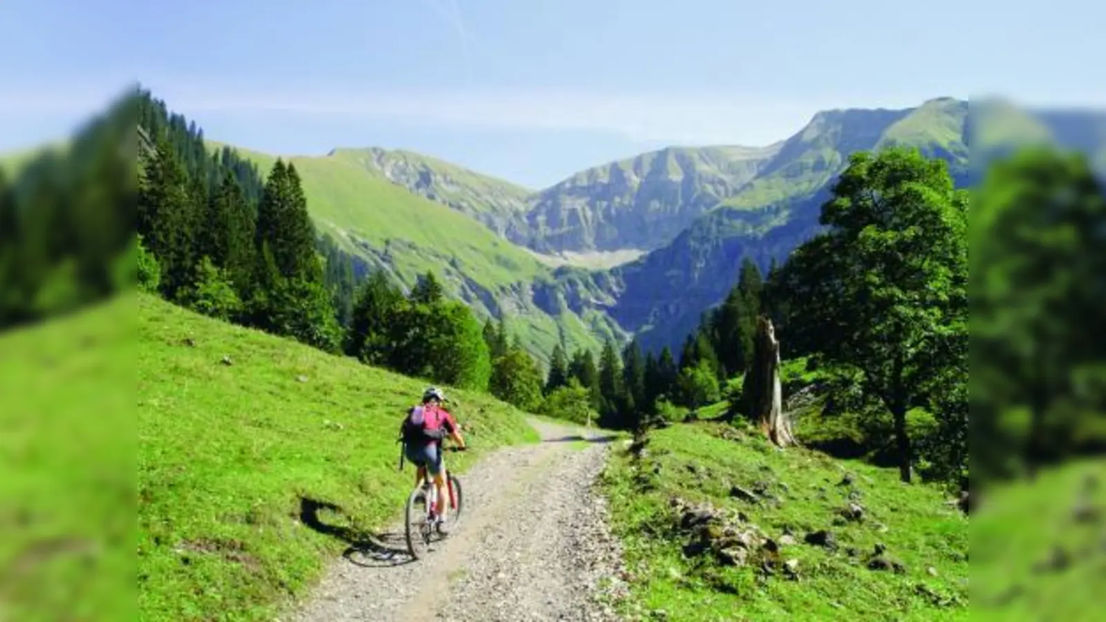 Auf zwei Rädern, auf vier (Kinderwagen-)Rädern, barfuß oder ganz normal in Wanderschuhen: die Berge sind immer ein Erlebnis. (Foto: Biker's ActionBook)