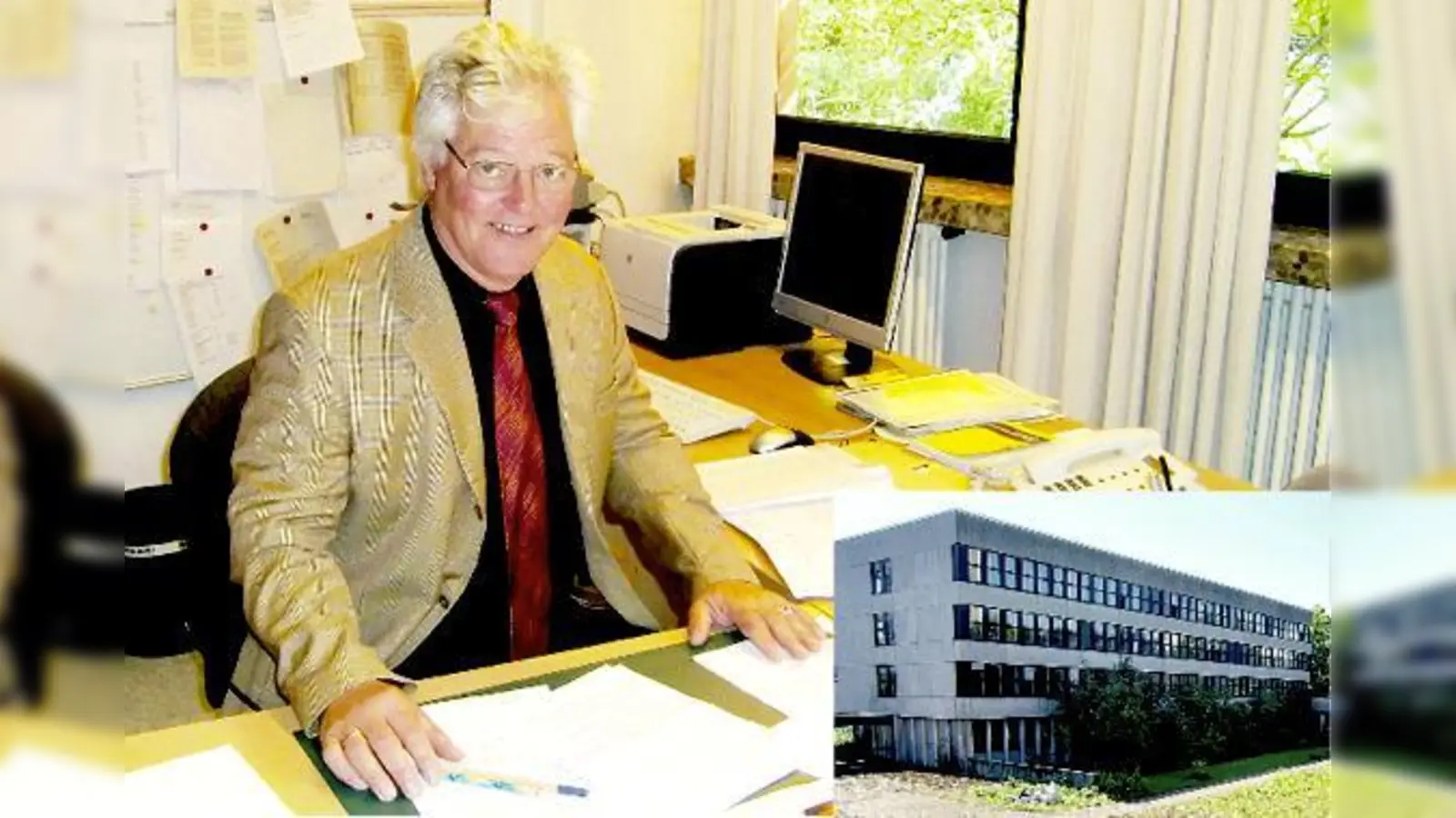 Schulleiter Wolfgang Hansjakob macht sich auf Jahre des Improvisierens gefasst. Auf dem Areal zwischen Haupttrakt und Turnhalle (rechts) wird ein dreistöckiger Erweiterungsbau errichtet.	 (Fotos: ikb)