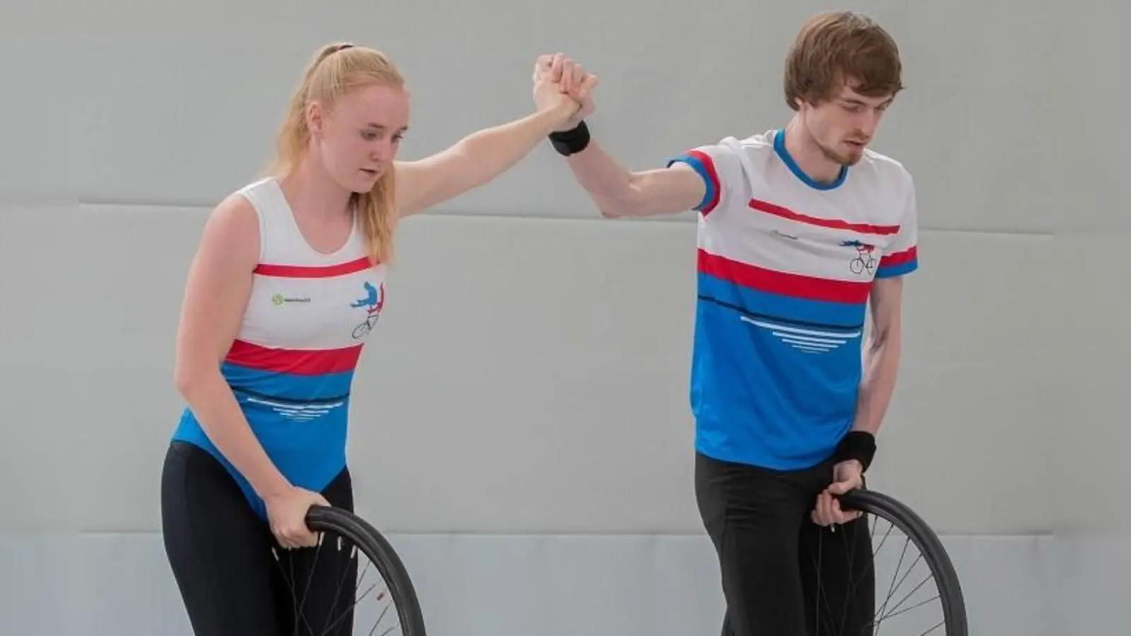 Haben sich für die Deutsche Meisterschaft im Kunstradfahren qualifiziert: Sabine Tausch (RSV Pullach) und Robert Schmidt (RSV Schleißheim). (Foto: Elisa Hausman)