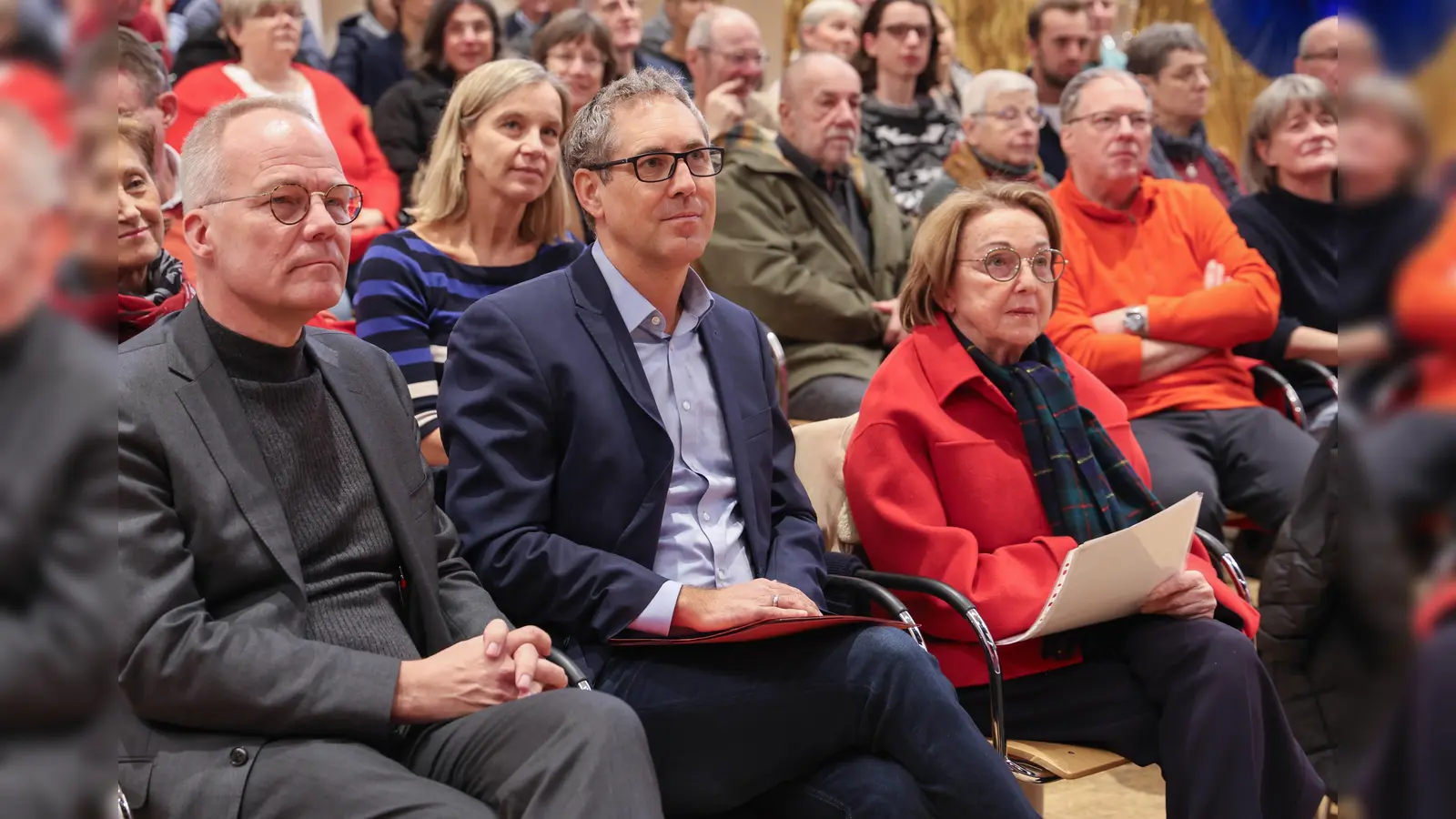 Matthias Miersch, Michael Schrodi und Eva Umlauf (vorne von rechts) bei der Veranstaltung „Wir halten Wort – für Demokratie und Rechtsstaat!“ der SPD. (Foto: Jörgensen)