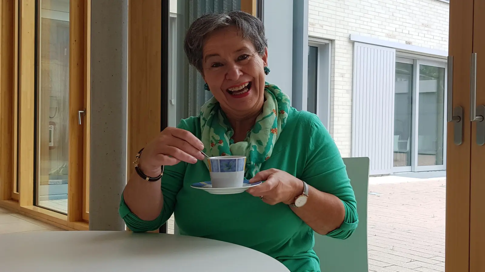 Monika Malinowski, die Initiatorin des Café Evergreen, freut sich auf viele Gäste. (Foto: Bürgerstiftung Haar)