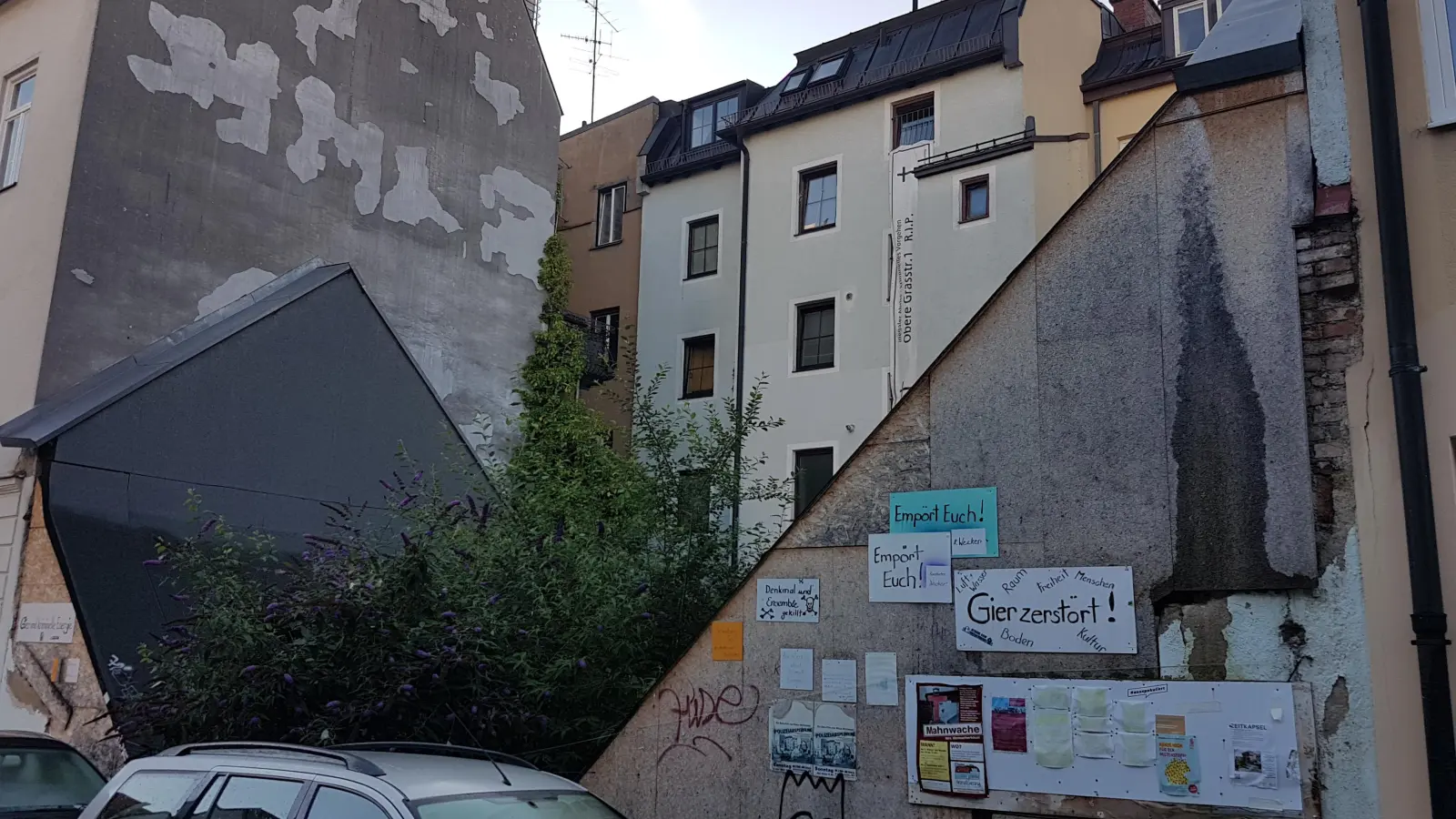 Beim ehemaligen Uhrmacherhäusl in der Oberen Grasstraße klafft weiterhin eine offene Lücke. (Archivbild: bas)