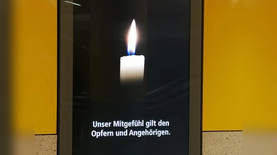 Auch in den U-Bahnhöfen wurde der Anschlagsopfer gedacht. (Foto: job)