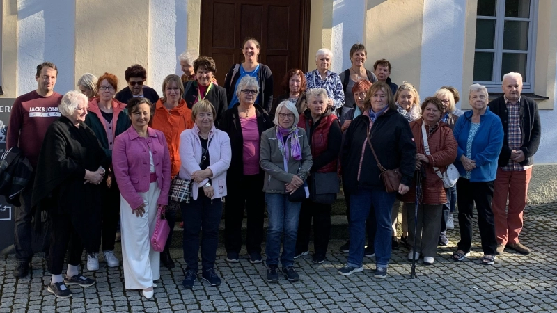 Die Dachauer Frauen Union gemeinsam mit Gästeführerin Anni Härtl beim Spaziergang. (Foto: Frauen Union Dachau)