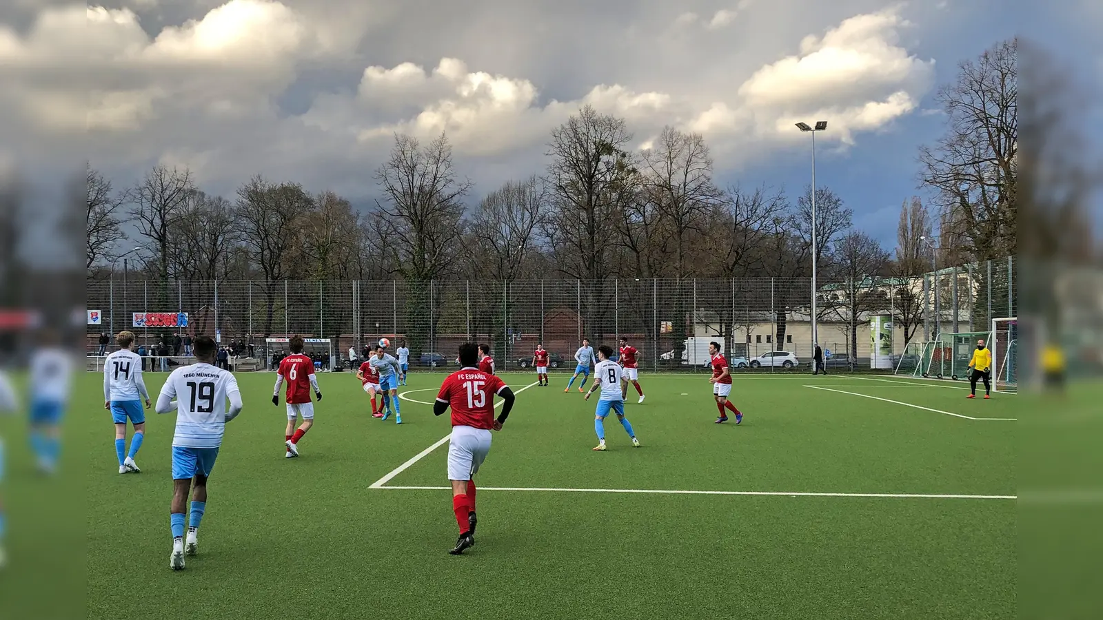 Vom Winde verweht: Amateur-Löwen und Espanol. (Foto: Alfons Seeler)