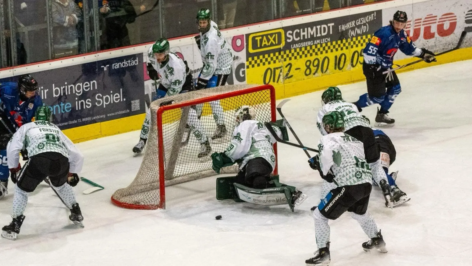 Unlängst gewannen die Erding Gladiators mit 4:1 beim HC Landsberg. Dabei zeigte Gladiators Torhüter Leon Meder eine starke Leistung. (Foto: Erding Gladiators)