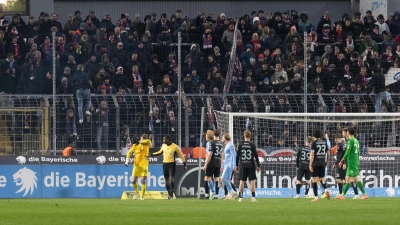 Unsportlichkeit: Gästetribüne im Grünwalder Stadion. (Foto: Anne Wild)