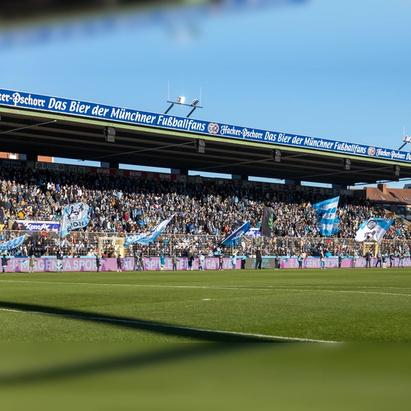 Volle Tribünen: 3. Liga in Deutschland.  (Foto: Anne Wild)