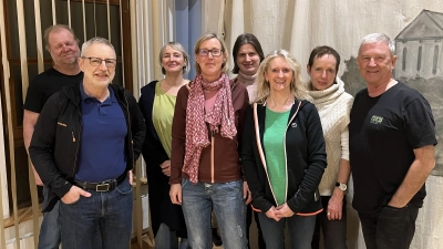 Der Vorstand des Alpenvereins (von links): Gerhard Ramsteiner, Christian Schäfer, Katja Ficker, Angela Fuhr, Annika Ratte-Front, Resi Schindler, Cornelia Kuhn, Hans Hofmann. (Foto: Alpenverein)