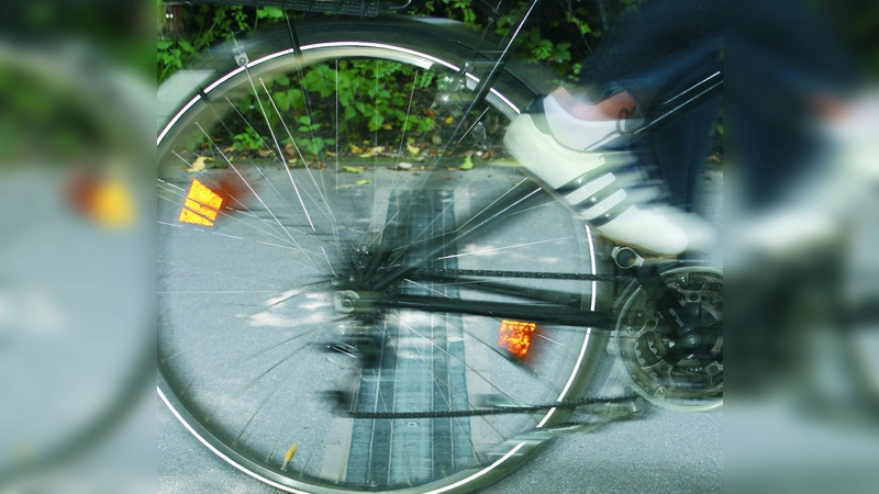 Auch Fahrradfahrer müssen sich an die Verkehrsregeln halten. (Symbolbild: job)