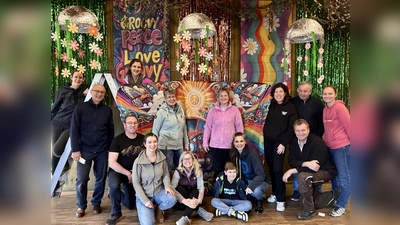 Alles Hippie oder was? Beim LLBB-Faschingsball regiert Flower-Power.  (Foto: Ulrike Seiffert)