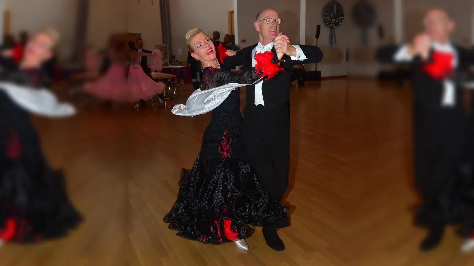 Dr. Michael und Monika Marschall erreichten bei den Adventsturnieren in Unterschleißheim den 2. Platz in ihrer Startklasse.  (Foto: K. Buttenschön)