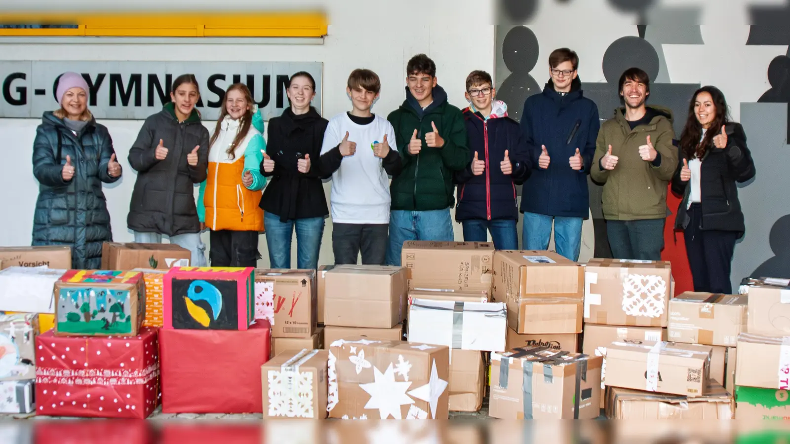 In diesem Jahr konnten das Abholerteam 70 Pakete des Carl-Spitzweg-Gymnasiums auf den Weg bringen. (Foto: CSG)