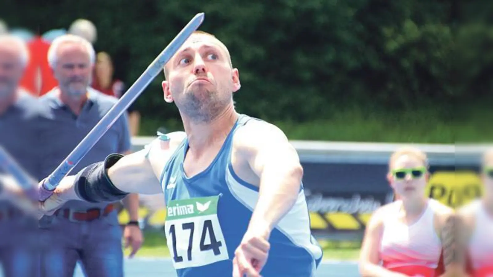 Ein Mann, ein Wurf, ein Ziel: David Schlundt vom TSV Erding holte im Speerwerfen Platz drei  zwei Zentimeter vor dem viertplatzierten Marius Laib.	 (Foto: VA)